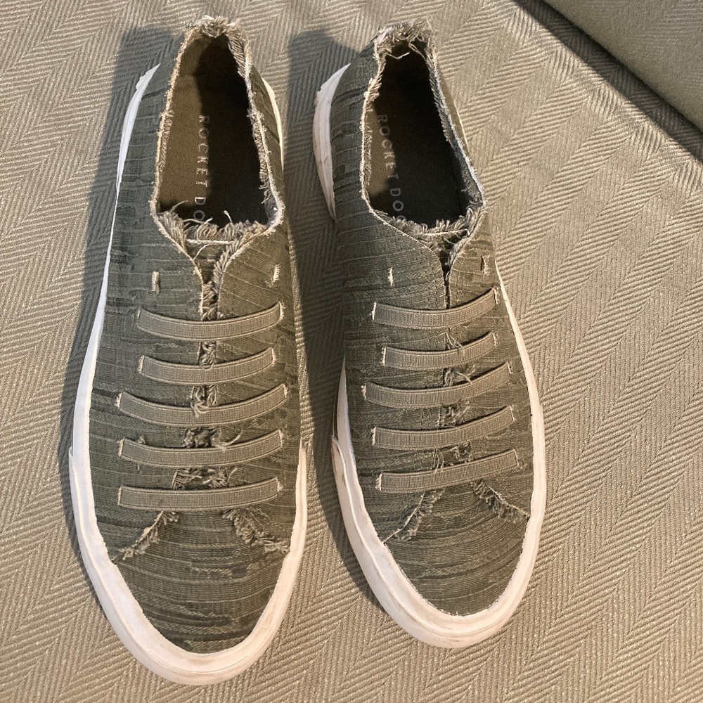 Rocket Dog slip on shoe size 8 women’s sage green color